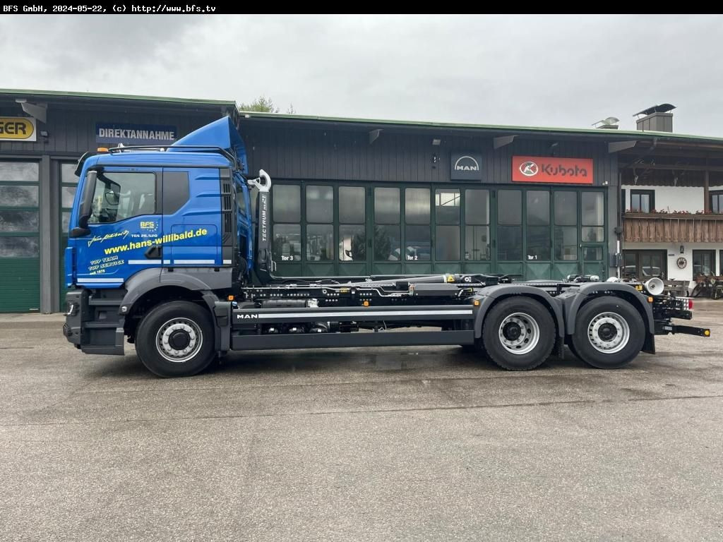 MAN TGS (TG3) 26.520 6x2H-4 BL CH MEILLER - Horgos rakodó teherautó: 1 kép. MAN TGS (TG3) 26.520 6x2H-4 BL CH MEILLER - Horgos rakodó teherautó: 1 kép.