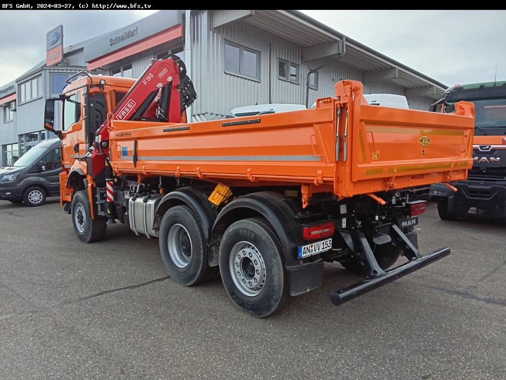 MAN TGS (TG3) 28.510 6x4-4 BL CH WiDi Fassi 15mt - Billenőplatós teherautó: 3 kép. MAN TGS (TG3) 28.510 6x4-4 BL CH WiDi Fassi 15mt - Billenőplatós teherautó: 3 kép.