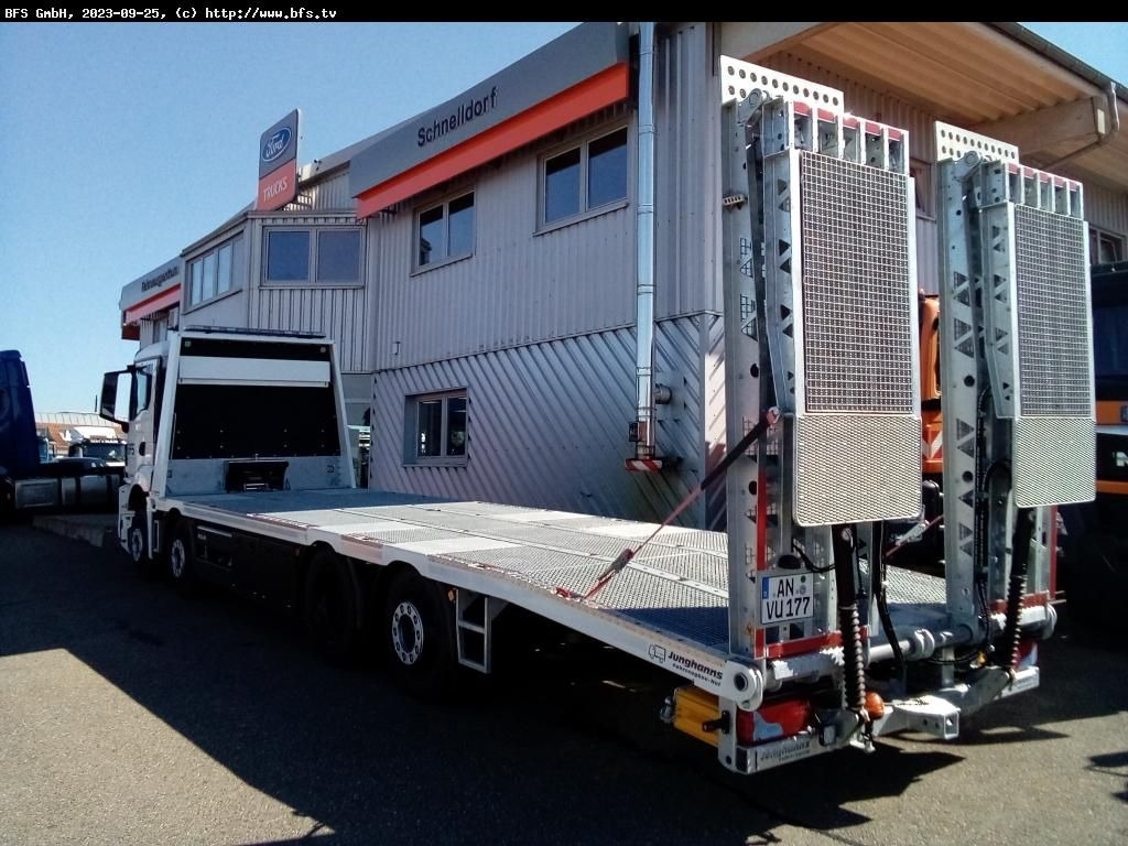 MAN TGS (TG3) 35.430 8x2-6 BL CH Plattform Aufbau mi - Vontató: 2 kép. MAN TGS (TG3) 35.430 8x2-6 BL CH Plattform Aufbau mi - Vontató: 2 kép.