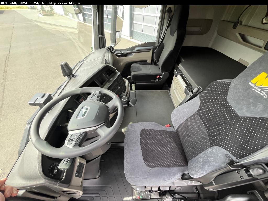 MAN TGS (TG3) 18.520 4x4 BL SA hohe Bauart, Kipphydr - Nyergesvontató: 4 kép. MAN TGS (TG3) 18.520 4x4 BL SA hohe Bauart, Kipphydr - Nyergesvontató: 4 kép.