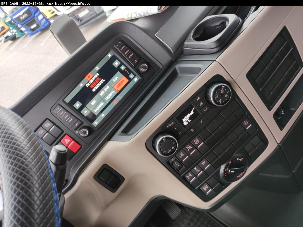 MAN TGX 18.470 4x2 BLS Sattelzugamschine Standard - Nyergesvontató: 4 kép. MAN TGX 18.470 4x2 BLS Sattelzugamschine Standard - Nyergesvontató: 4 kép.