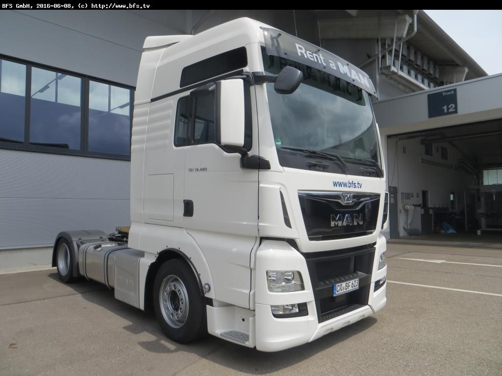 MAN TGX 18.480 4X2 LLS-U Euro 6 Ultra,Hubsattel, Top - Nyergesvontató: 2 kép. MAN TGX 18.480 4X2 LLS-U Euro 6 Ultra,Hubsattel, Top - Nyergesvontató: 2 kép.