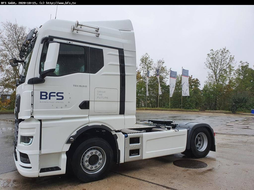 MAN TGX 18.510 4x2 BL SA TG3 - SZM - 2-Kreis Kipphyd - Nyergesvontató: 2 kép. MAN TGX 18.510 4x2 BL SA TG3 - SZM - 2-Kreis Kipphyd - Nyergesvontató: 2 kép.