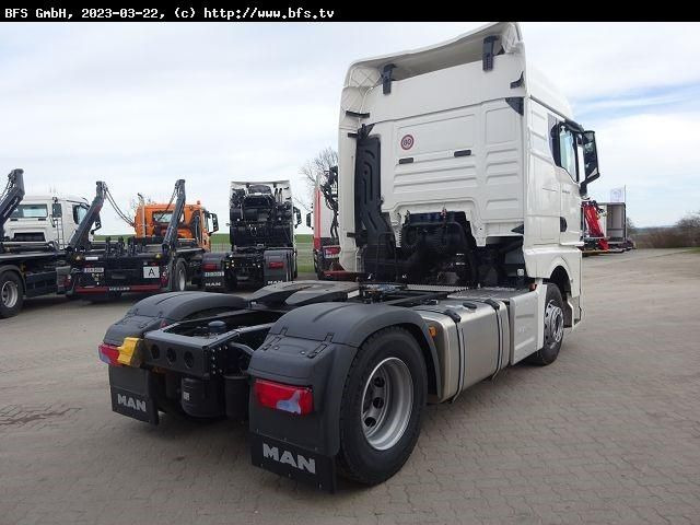 MAN TGX (TG3) 18.470 4x2 BL SA 2 Kreis Kipphydraulik - Nyergesvontató: 2 kép. MAN TGX (TG3) 18.470 4x2 BL SA 2 Kreis Kipphydraulik - Nyergesvontató: 2 kép.