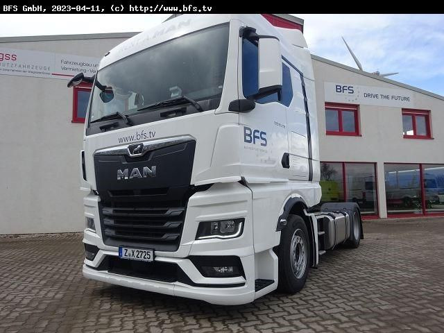 MAN TGX (TG3) 18.470 4x2 LL SA Ultra mit Hubsattelku - Nyergesvontató: 1 kép. MAN TGX (TG3) 18.470 4x2 LL SA Ultra mit Hubsattelku - Nyergesvontató: 1 kép.