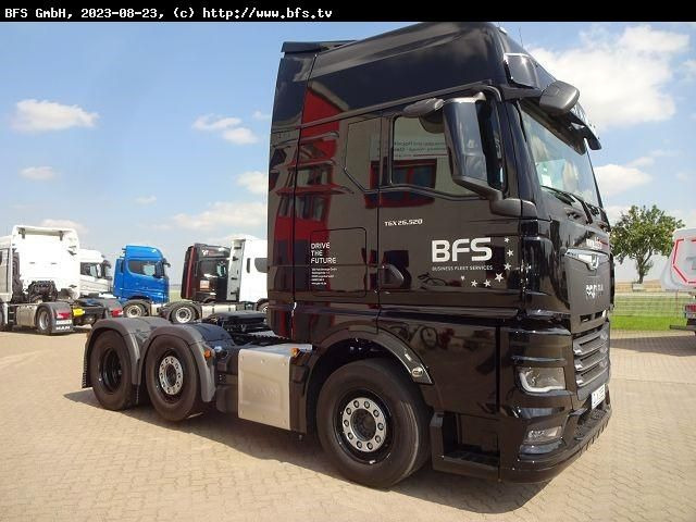 MAN TGX (TG3) 26.510 6x2/4 BL SA Vorlaufachse - Nyergesvontató: 3 kép. MAN TGX (TG3) 26.510 6x2/4 BL SA Vorlaufachse - Nyergesvontató: 3 kép.