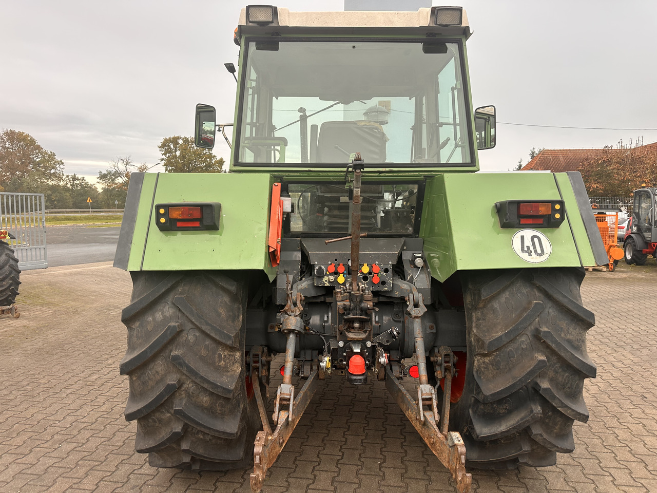 FENDT Favorit 614 LSA TURBOMATIK E - Traktor: 4 kép. FENDT Favorit 614 LSA TURBOMATIK E - Traktor: 4 kép.