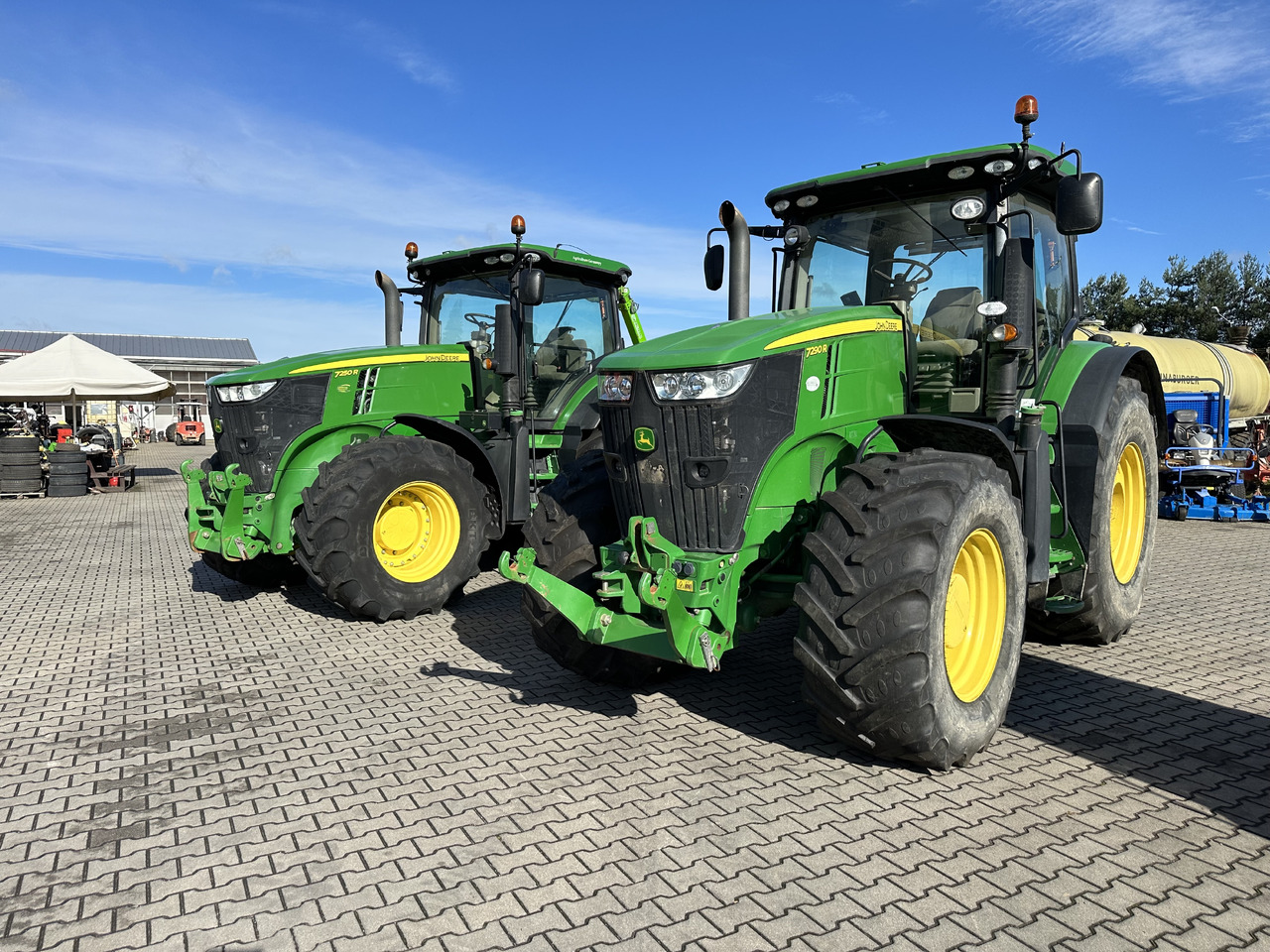 John Deere 7290R AutoPower 55 km/h ABS 310 PS GPS - Traktor: 1 kép. John Deere 7290R AutoPower 55 km/h ABS 310 PS GPS - Traktor: 1 kép.