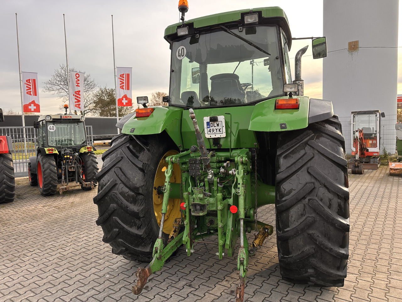 John Deere 8200 PowerShift 8.1 - Traktor: 5 kép. John Deere 8200 PowerShift 8.1 - Traktor: 5 kép.
