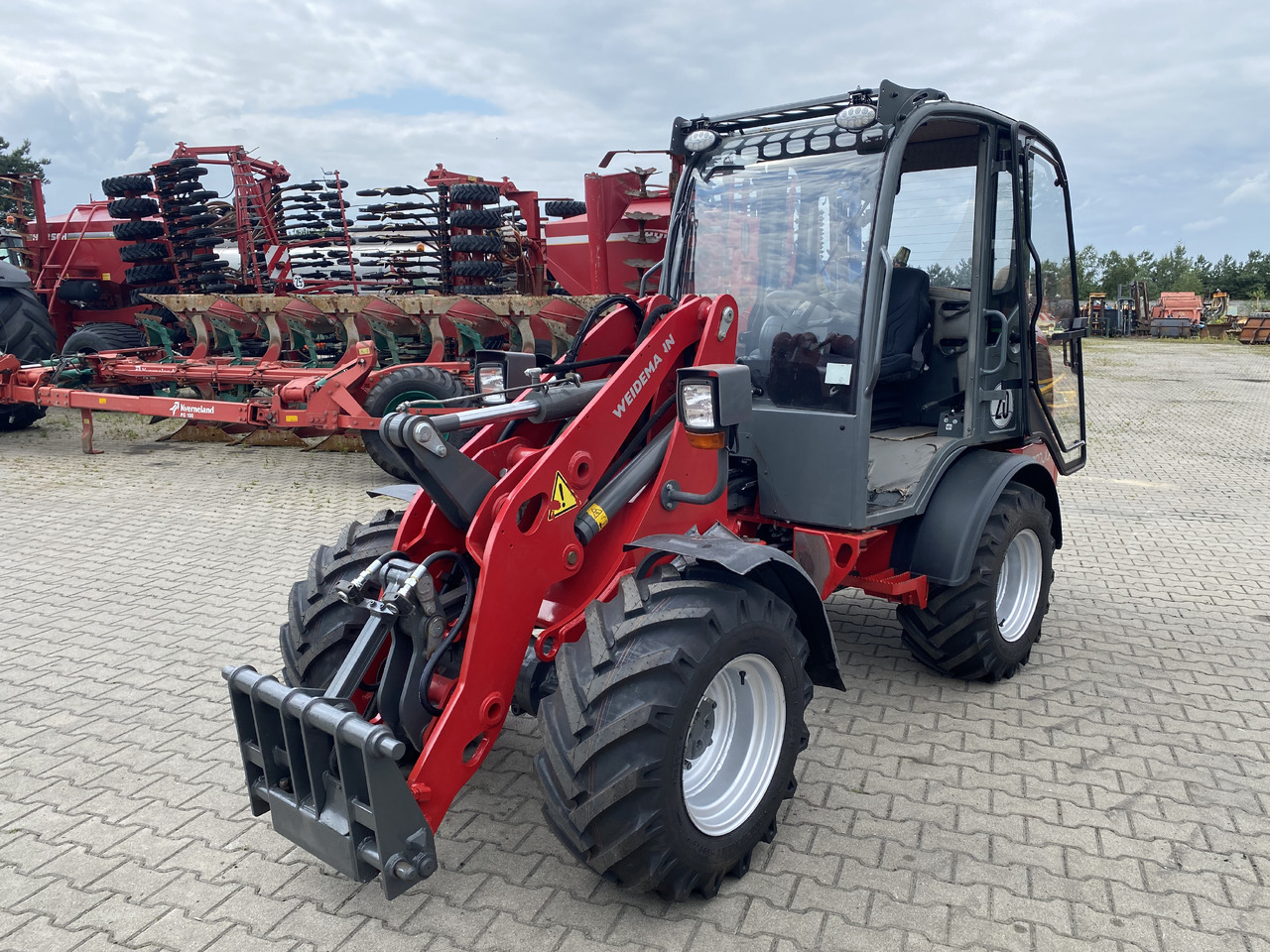 Weidemann 2070 cx LP - Gumikerekes homlokrakodó: 1 kép. Weidemann 2070 cx LP - Gumikerekes homlokrakodó: 1 kép.