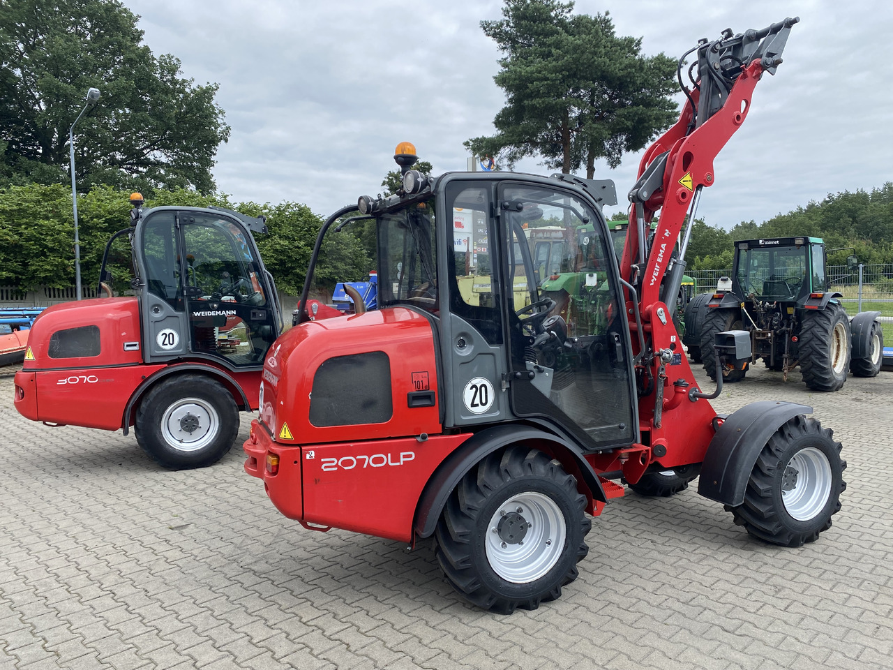 Weidemann 2070 cx LP - Gumikerekes homlokrakodó: 5 kép. Weidemann 2070 cx LP - Gumikerekes homlokrakodó: 5 kép.