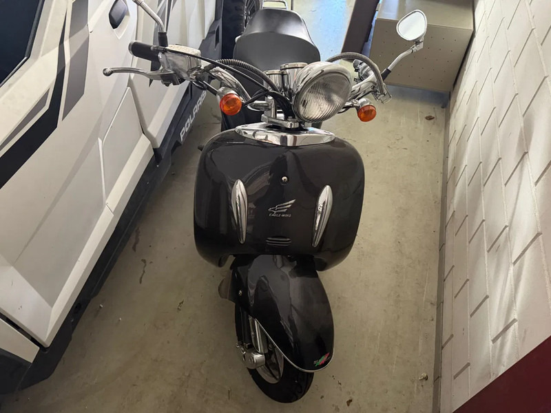 BENZHOU 50RETRO 50RETRO - Motorkerékpár: 5 kép. BENZHOU 50RETRO 50RETRO - Motorkerékpár: 5 kép.