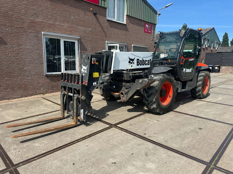 Bobcat T40.180 SLPB 31,CE, 3102 HOURS, 18 M , 4000KG 1200MM FORKS AIR CONDITIONER - Teleszkópos rakodó: 3 kép. Bobcat T40.180 SLPB 31,CE, 3102 HOURS, 18 M , 4000KG 1200MM FORKS AIR CONDITIONER - Teleszkópos rakodó: 3 kép.