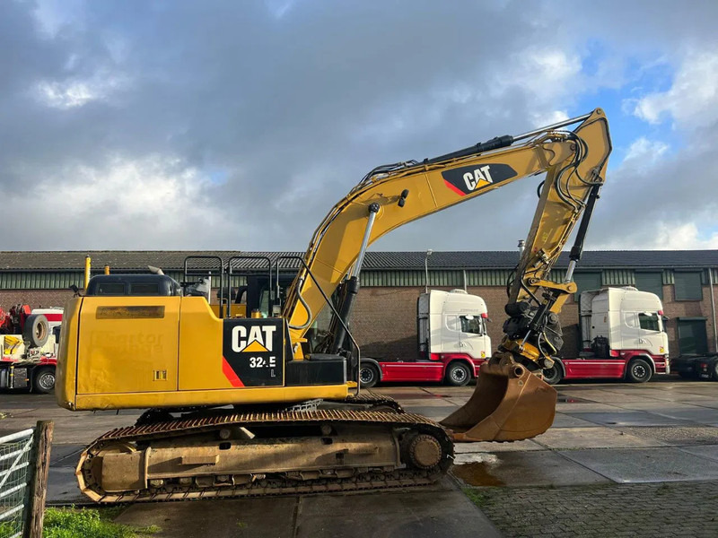 Caterpillar 324 EL, CE, 9655 HOURS, ROTOTILT - Lánctalpas kotró: 2 kép. Caterpillar 324 EL, CE, 9655 HOURS, ROTOTILT - Lánctalpas kotró: 2 kép.