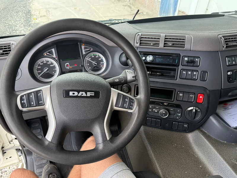 Dobozos felépítményű teherautó DAF CF 320 4X2 - EURO 6 - 19 TON + DHOLLANDIA: 12 kép. Dobozos felépítményű teherautó DAF CF 320 4X2 - EURO 6 - 19 TON + DHOLLANDIA: 12 kép.