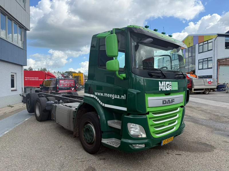 DAF CF 400 6X2 EURO 6 - ONLY 689.209 KM + STEERING AXLE - Alvaz teherautó: 2 kép. DAF CF 400 6X2 EURO 6 - ONLY 689.209 KM + STEERING AXLE - Alvaz teherautó: 2 kép.