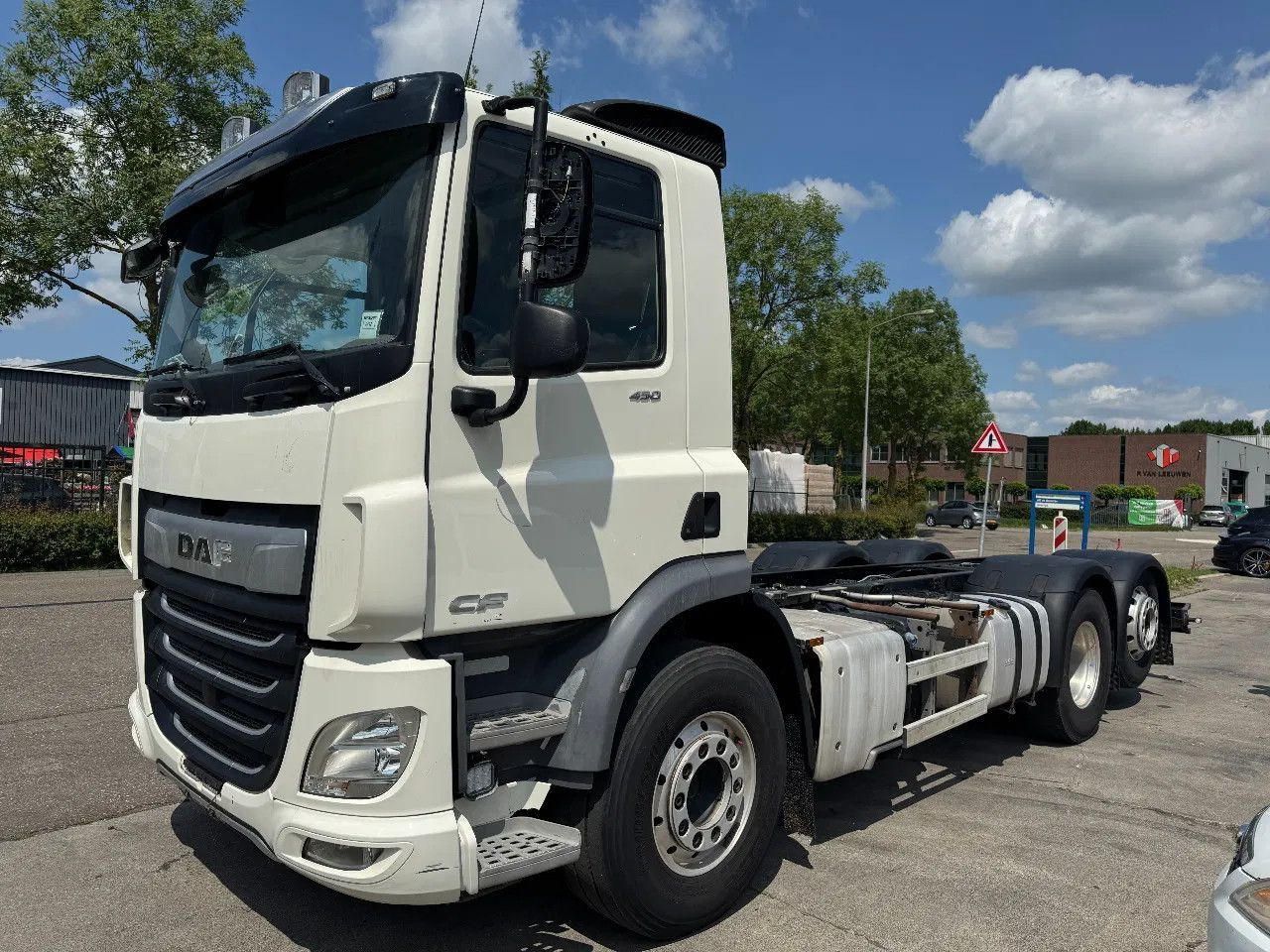 DAF CF 450 6X2 - EURO 6 + LIFT/STEERING AXLE - Alvaz teherautó: 1 kép. DAF CF 450 6X2 - EURO 6 + LIFT/STEERING AXLE - Alvaz teherautó: 1 kép.