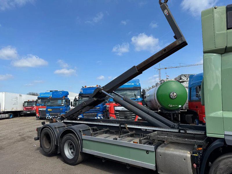 DAF CF 450 6X2 EURO 6 VDL 21T HOOK LIFTING AXLE - Horgos rakodó teherautó: 3 kép. DAF CF 450 6X2 EURO 6 VDL 21T HOOK LIFTING AXLE - Horgos rakodó teherautó: 3 kép.
