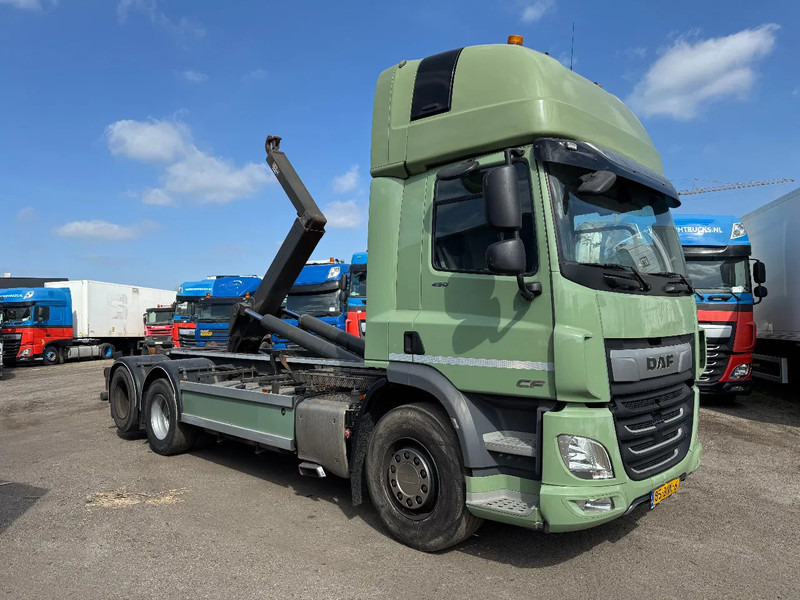 DAF CF 450 6X2 EURO 6 VDL 21T HOOK LIFTING AXLE - Horgos rakodó teherautó: 5 kép. DAF CF 450 6X2 EURO 6 VDL 21T HOOK LIFTING AXLE - Horgos rakodó teherautó: 5 kép.