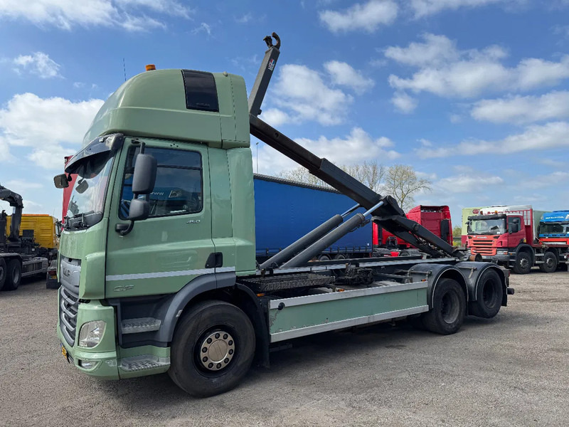 DAF CF 450 6X2 EURO 6 VDL 21T HOOK LIFTING AXLE - Horgos rakodó teherautó: 1 kép. DAF CF 450 6X2 EURO 6 VDL 21T HOOK LIFTING AXLE - Horgos rakodó teherautó: 1 kép.