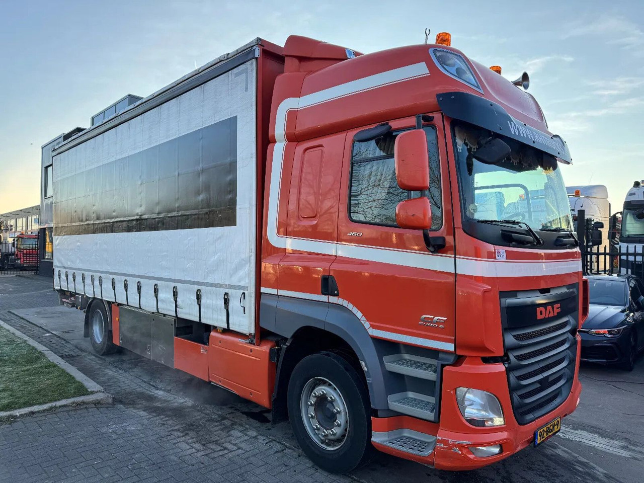 DAF CF 460 4X2 EURO 6 DHOLLANDIA LIFT 2000 KG TÜV TI DAF CF 460 4X2 EURO 6 DHOLLANDIA LIFT 2000 KG TÜV TI - Ponyvás teherautó: 3 kép. DAF CF 460 4X2 EURO 6 DHOLLANDIA LIFT 2000 KG TÜV TI DAF CF 460 4X2 EURO 6 DHOLLANDIA LIFT 2000 KG TÜV TI - Ponyvás teherautó: 3 kép.