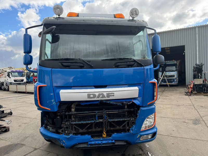 DAF CF 460 8X2 ONLY VISUAL DAMAGED // ENGINE IS RUNNING - Teherautó - kábelrendszer: 2 kép. DAF CF 460 8X2 ONLY VISUAL DAMAGED // ENGINE IS RUNNING - Teherautó - kábelrendszer: 2 kép.