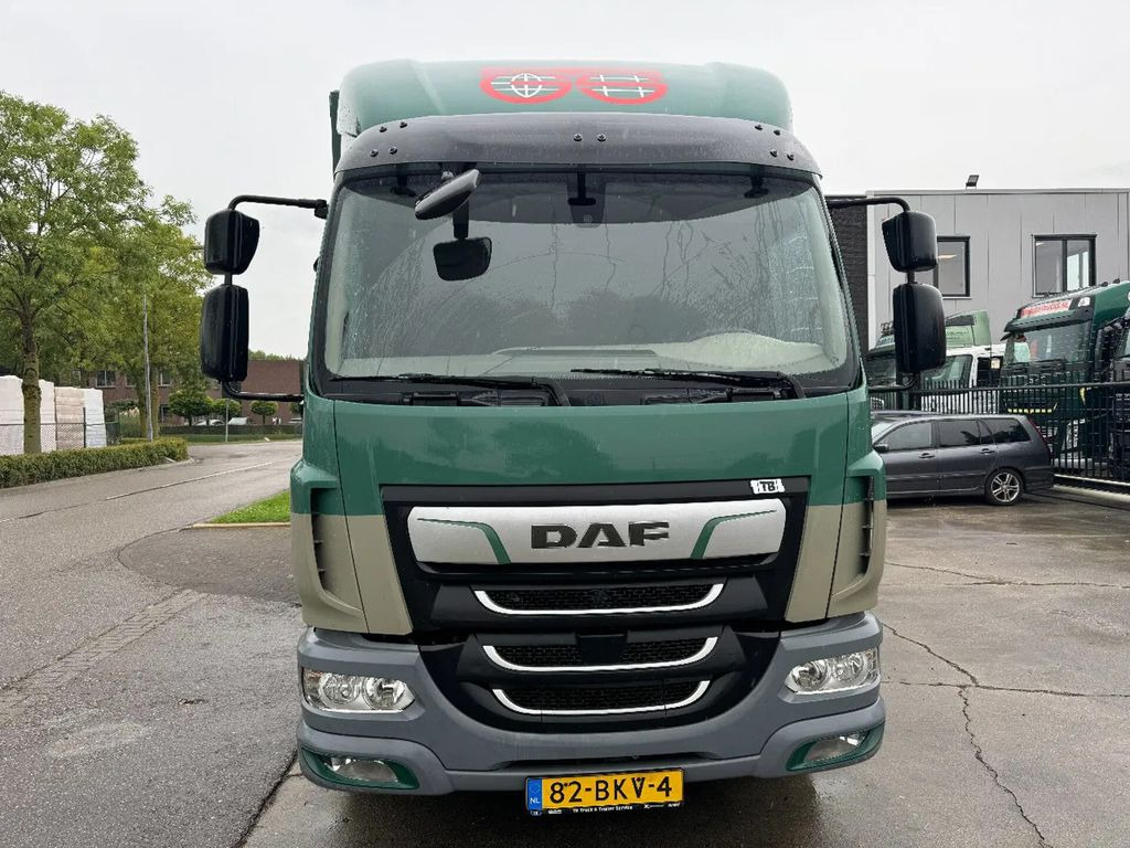 DAF LF 260 4X2 16T DHOLLANDIA LOAD LIFT + TÜV TILL 0 - Ponyvás teherautó: 2 kép. DAF LF 260 4X2 16T DHOLLANDIA LOAD LIFT + TÜV TILL 0 - Ponyvás teherautó: 2 kép.