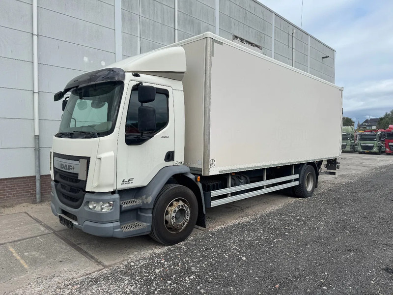 DAF LF 320 4X2 EURO 6 DHOLLANDIA LIFT BOX - Dobozos felépítményű teherautó: 1 kép. DAF LF 320 4X2 EURO 6 DHOLLANDIA LIFT BOX - Dobozos felépítményű teherautó: 1 kép.