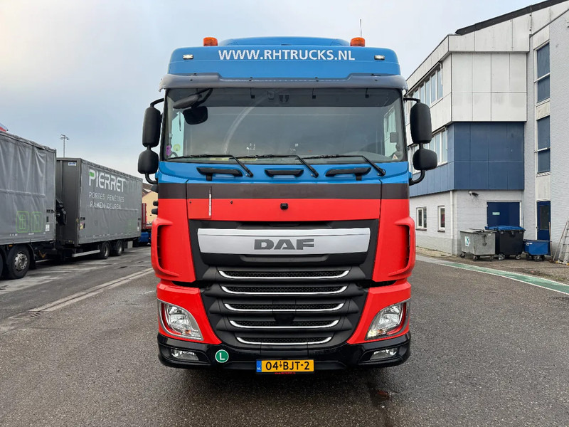 DAF XF 440 6X2 EURO 6 + HERTOGHS HANGER 2X BPW AXLE DHOLLANDIA 3000 KG - Ponyvás teherautó: 2 kép. DAF XF 440 6X2 EURO 6 + HERTOGHS HANGER 2X BPW AXLE DHOLLANDIA 3000 KG - Ponyvás teherautó: 2 kép.