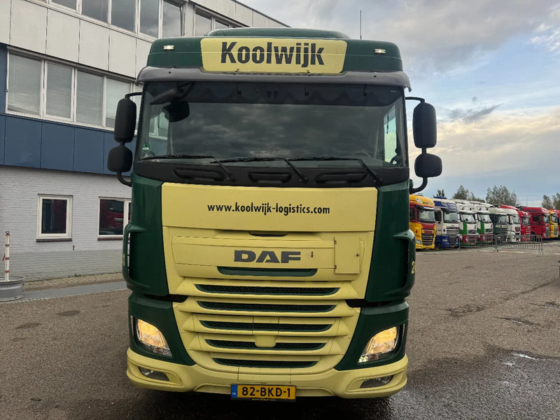 DAF XF 510 8X2 EURO 6 RETARDER TÜV TILL 08-2026 - Cserefelépítményes teherautó: 2 kép. DAF XF 510 8X2 EURO 6 RETARDER TÜV TILL 08-2026 - Cserefelépítményes teherautó: 2 kép.