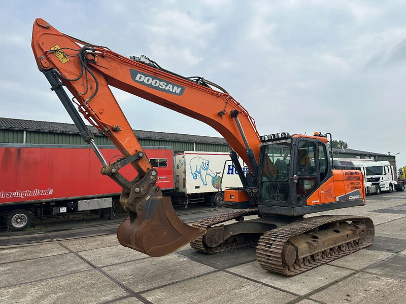 Doosan DX235LC 5 - ONLY 4226 HOURS - - Lánctalpas kotró: 3 kép. Doosan DX235LC 5 - ONLY 4226 HOURS - - Lánctalpas kotró: 3 kép.