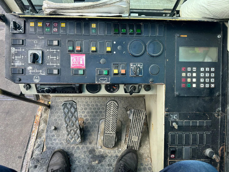 Terepjáró autódaru Faun ATF 30-2l 4X4: 11 kép. Terepjáró autódaru Faun ATF 30-2l 4X4: 11 kép.