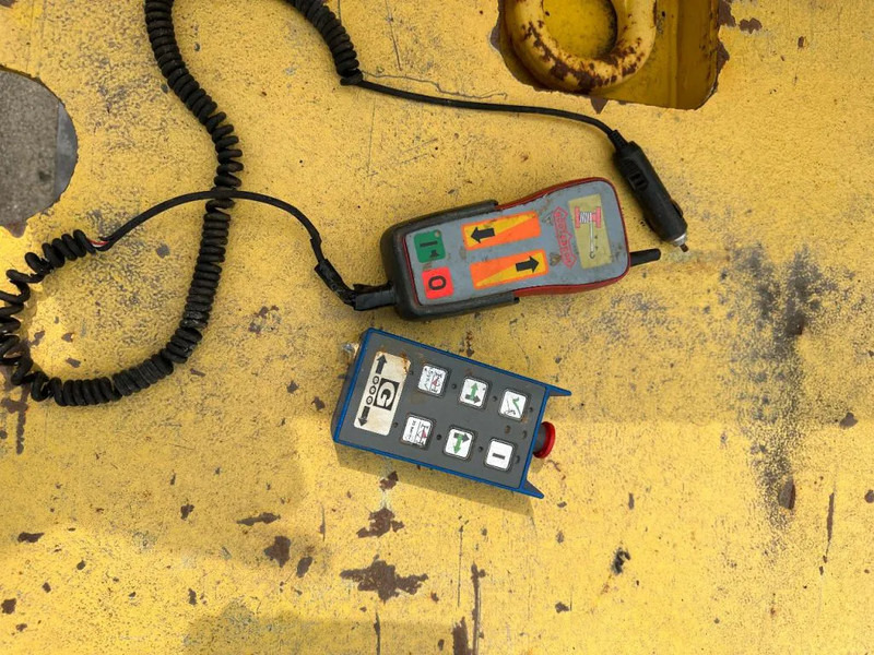 Goldhofer 3 AS GESTUURD REMOTE CONTROLE 1,2 M EXTENDABLE - Félpótkocsi mélybölcsős: 4 kép. Goldhofer 3 AS GESTUURD REMOTE CONTROLE 1,2 M EXTENDABLE - Félpótkocsi mélybölcsős: 4 kép.