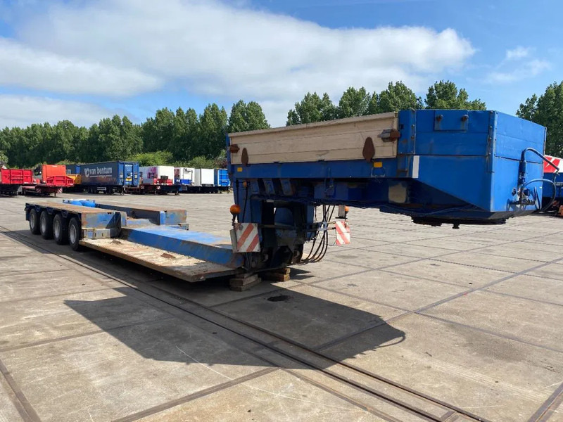 Goldhofer 4 AXEL STEERING - Félpótkocsi mélybölcsős: 2 kép. Goldhofer 4 AXEL STEERING - Félpótkocsi mélybölcsős: 2 kép.