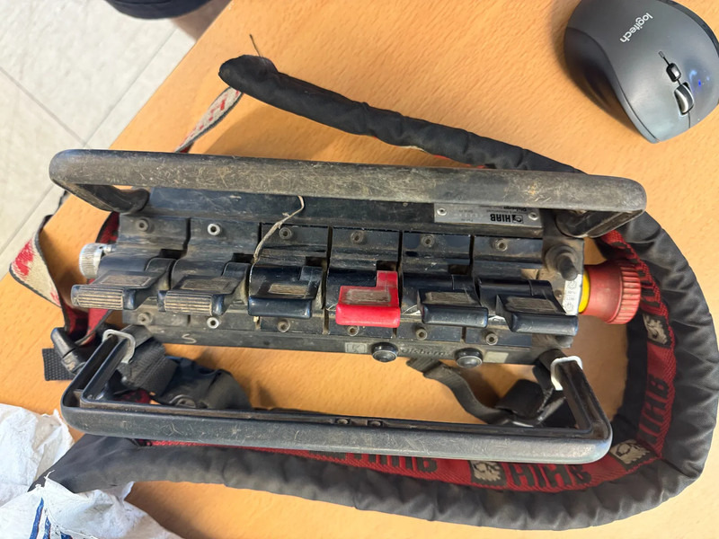 Hiab R330-F4 REMOTE CONTROLE AN STAMPS, HATZ MOTOR - Darugém: 4 kép. Hiab R330-F4 REMOTE CONTROLE AN STAMPS, HATZ MOTOR - Darugém: 4 kép.