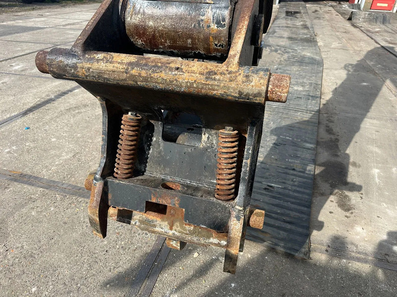 Lánctalpas kotró Hidromek HMK 230 LC-4, CE, 600 MM PADS, AUX PIPING, REVERSE CAMERA , AUTO LUB AC: 20 kép.