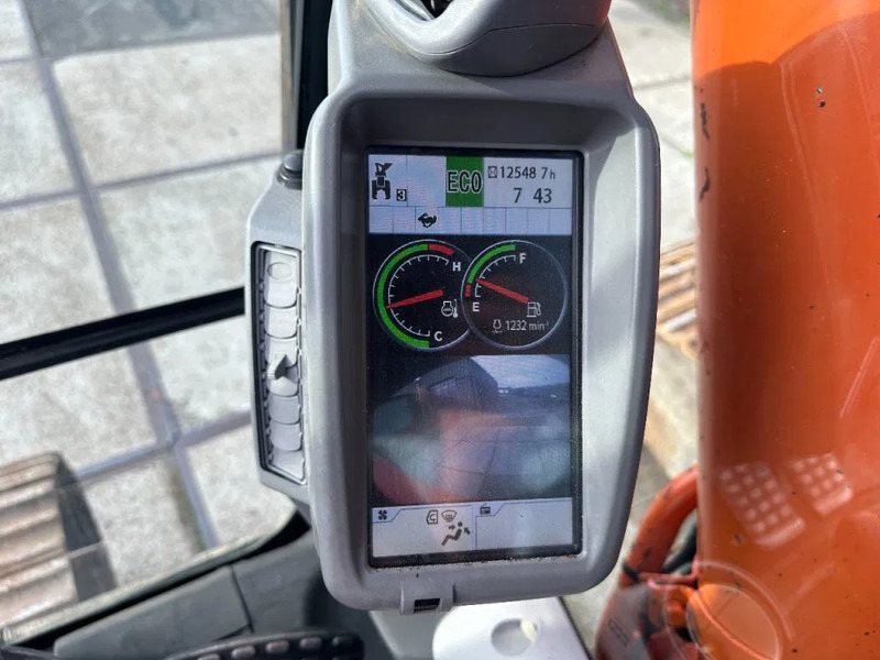 Hitachi ZX350LC-5B CE - Lánctalpas kotró: 4 kép. Hitachi ZX350LC-5B CE - Lánctalpas kotró: 4 kép.