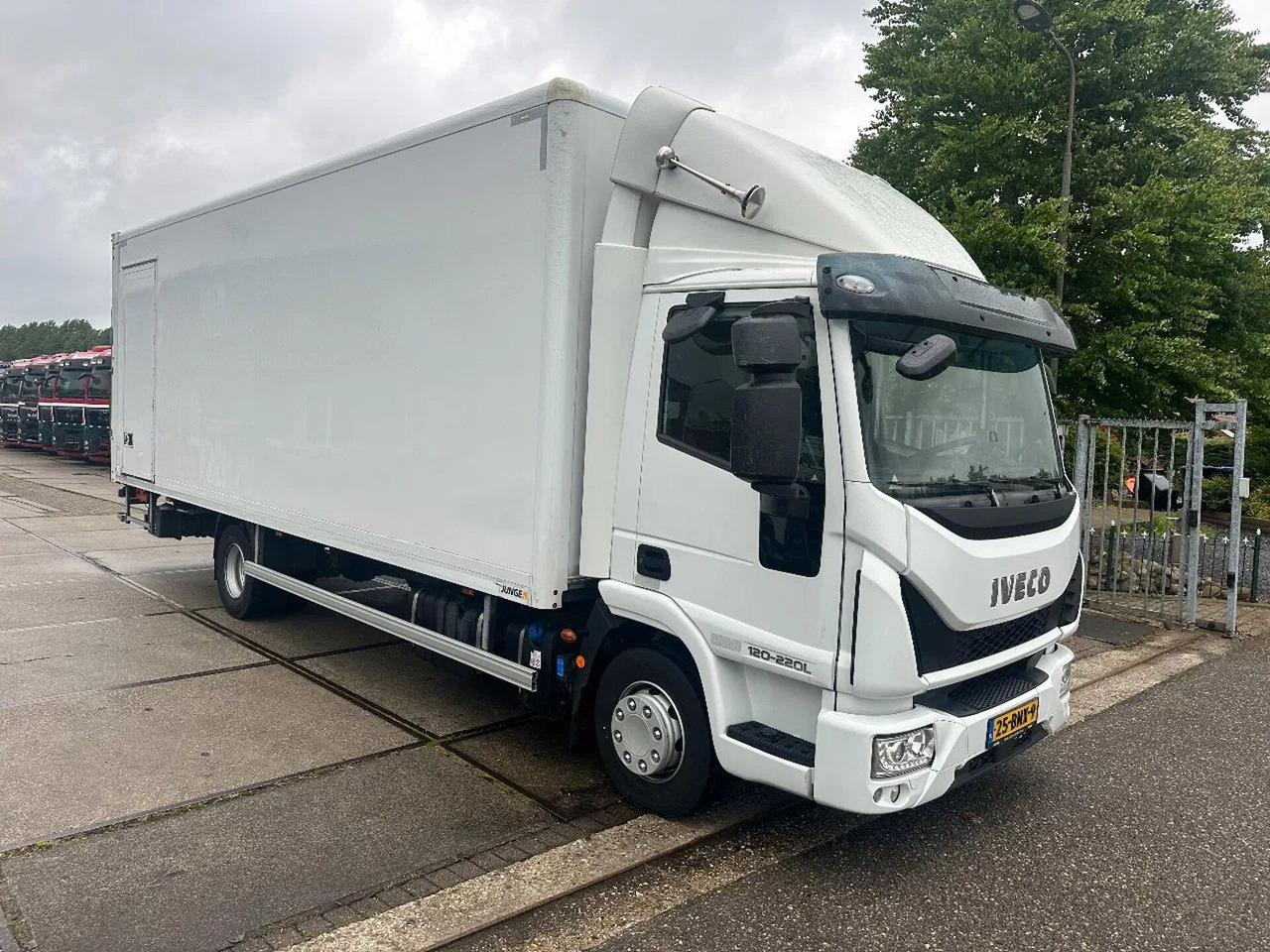 Iveco ML 120 -220 L, DHOLLANDIA LIFT, BOX 726X250X240 - Dobozos felépítményű teherautó: 3 kép. Iveco ML 120 -220 L, DHOLLANDIA LIFT, BOX 726X250X240 - Dobozos felépítményű teherautó: 3 kép.