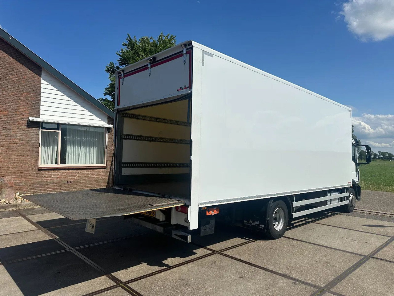 Iveco ML 150 -220, DHOLLANDIA LIFT, BOX 760X250X250 CM - Dobozos felépítményű teherautó: 4 kép. Iveco ML 150 -220, DHOLLANDIA LIFT, BOX 760X250X250 CM - Dobozos felépítményű teherautó: 4 kép.