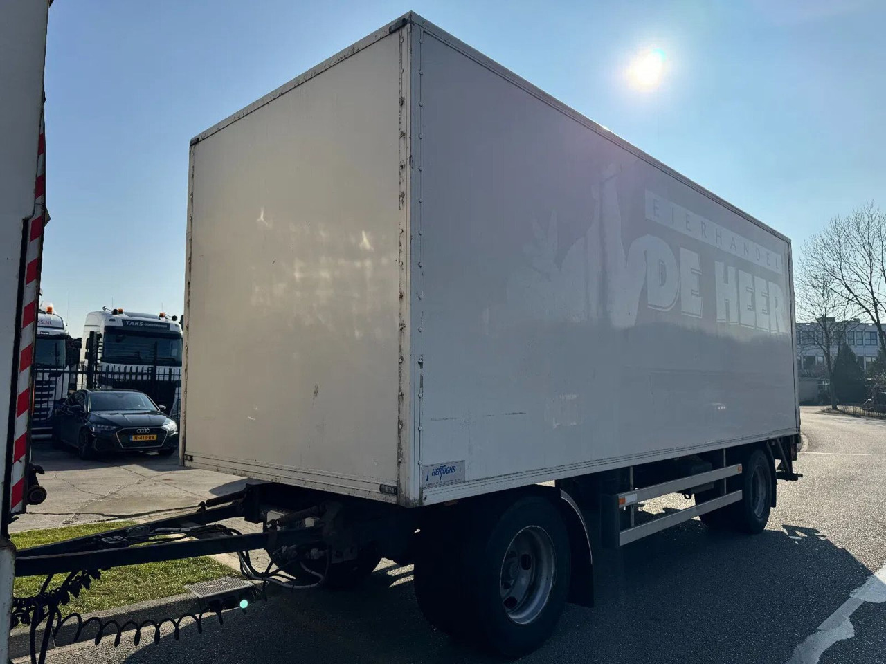 Jumbo MV 200 E + 2 AXLE BPW + DHOLLANDIA - Pótkocsi dobozos: 5 kép. Jumbo MV 200 E + 2 AXLE BPW + DHOLLANDIA - Pótkocsi dobozos: 5 kép.