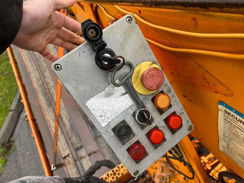 Kaiser KENNIS 14000 ROLLER CRANE HATZ ENGINE - Platós félpótkocsi: 4 kép. Kaiser KENNIS 14000 ROLLER CRANE HATZ ENGINE - Platós félpótkocsi: 4 kép.