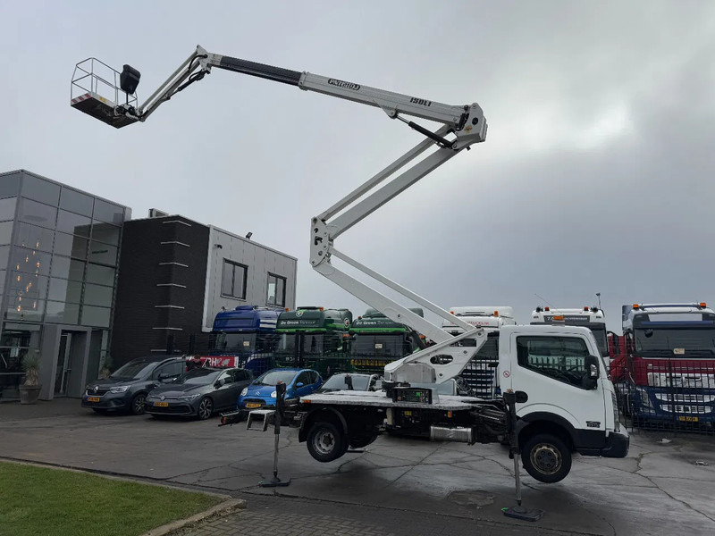 Nissan Cabstar 35.12 + ISOLI 21 METER AERIAL PLATFORM - Kisteherautó: 4 kép. Nissan Cabstar 35.12 + ISOLI 21 METER AERIAL PLATFORM - Kisteherautó: 4 kép.