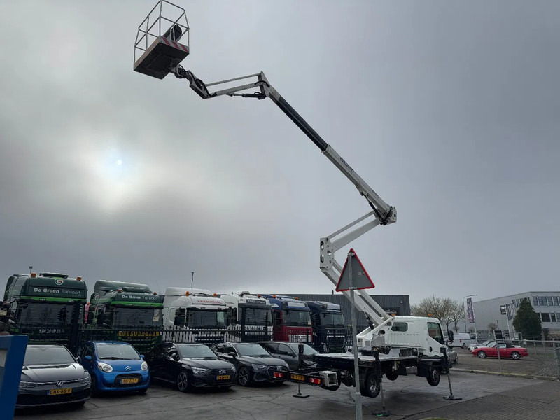 Nissan Cabstar 35.12 + ISOLI 21 METER AERIAL PLATFORM - Kisteherautó: 5 kép. Nissan Cabstar 35.12 + ISOLI 21 METER AERIAL PLATFORM - Kisteherautó: 5 kép.