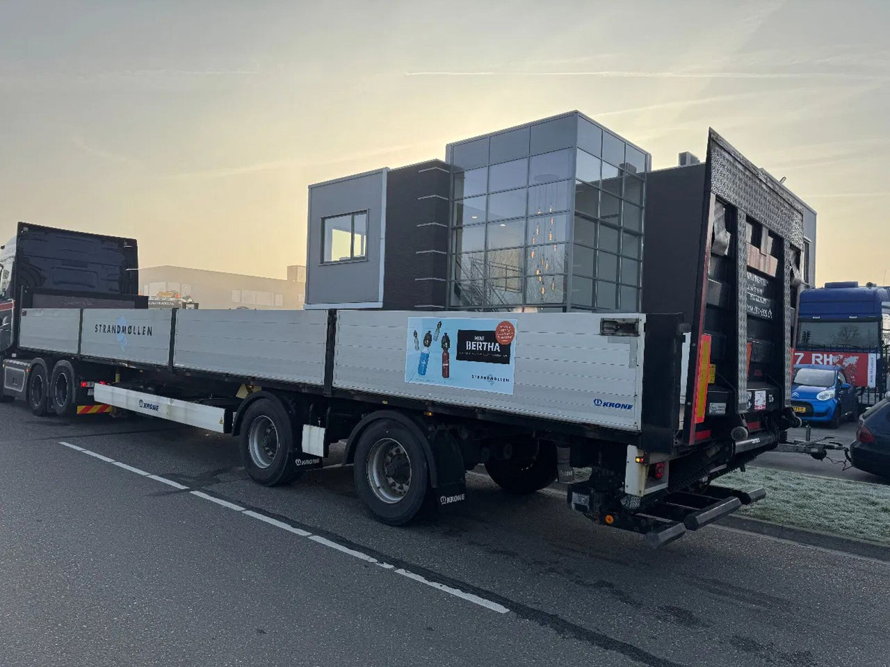 Krone SZ - 2 AXLE BPW + STEERING + ZEPRO Z 2500-150 MA - Platós félpótkocsi: 4 kép. Krone SZ - 2 AXLE BPW + STEERING + ZEPRO Z 2500-150 MA - Platós félpótkocsi: 4 kép.