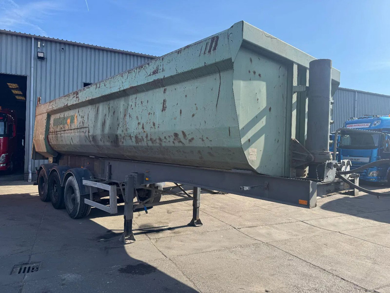 Langendorf 3 AXLE - BPW + TIPPER - Félpótkocsi billenőplatós: 3 kép. Langendorf 3 AXLE - BPW + TIPPER - Félpótkocsi billenőplatós: 3 kép.