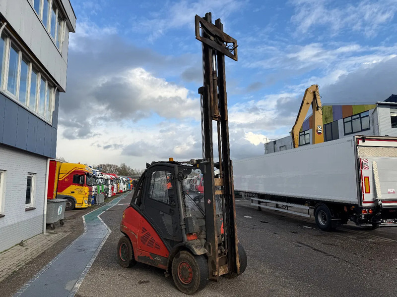 Linde H45T02 CE - Gázüzemű targonca: 4 kép. Linde H45T02 CE - Gázüzemű targonca: 4 kép.