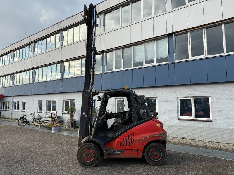 Linde H45T02 CE - Gázüzemű targonca: 2 kép. Linde H45T02 CE - Gázüzemű targonca: 2 kép.