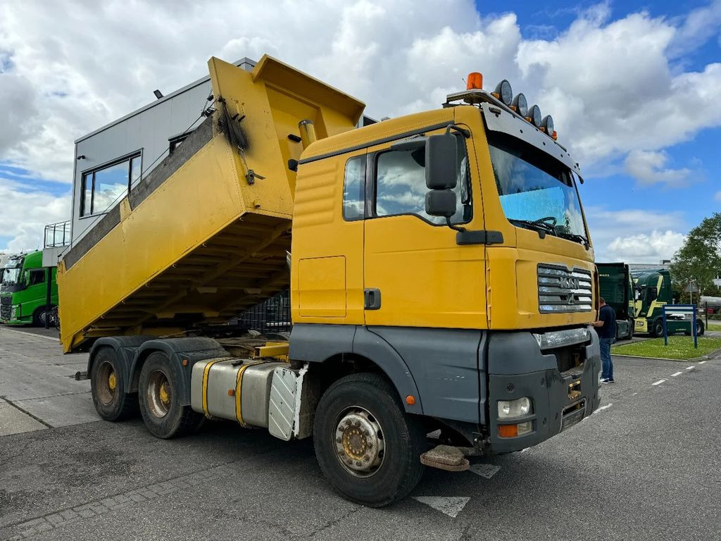 MAN TGA 26.530 6X4 MANUAL 3 PEDALS - Billenőplatós teherautó: 2 kép. MAN TGA 26.530 6X4 MANUAL 3 PEDALS - Billenőplatós teherautó: 2 kép.