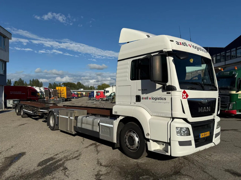 MAN TGS 18.420 EURO 6 + KRONE 2 AXLE + 2x DHOLLANDIA LIFT - Cserefelépítményes teherautó: 3 kép. MAN TGS 18.420 EURO 6 + KRONE 2 AXLE + 2x DHOLLANDIA LIFT - Cserefelépítményes teherautó: 3 kép.
