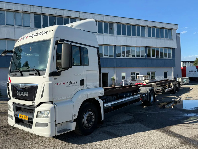 MAN TGS 18.420 EURO 6 + KRONE 2 AXLE + 2x DHOLLANDIA LIFT - Cserefelépítményes teherautó: 1 kép. MAN TGS 18.420 EURO 6 + KRONE 2 AXLE + 2x DHOLLANDIA LIFT - Cserefelépítményes teherautó: 1 kép.